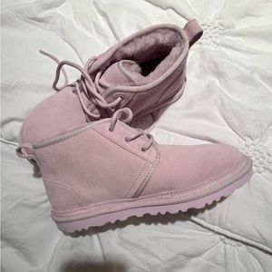 NWOT Lavender UGG neumal boots🪻